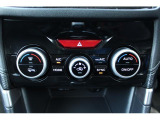 空調は運転席側、助手席側それぞれで別で温度調整ができるフルオートエアコンを装備!
