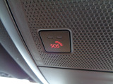 エアバッグ作動時もしくは運転席頭上にあるSOSボタンを押した際には、通信機能でオペレーターが緊急車両を手配します。