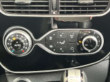 車内の温度管理がワンタッチで簡単に出来るのがオートエアコンです。これでいつでも快適ドライブが出来ますね!