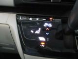 【オートエアコン】一度お好みの温度に設定すれば、車内の温度にあわせて温度や風量を自動で調整!暑さ寒さにあわせ、何度もスイッチ操作をする必要はありませんので、快適な車内空間には必須です♪