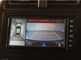 パノラミックビューモニター付きです。車両を上から見たような映像をモニター画面に表示。運転席からの目視では見にくい、車両周辺の状況をリアルタイムでしっかり確認できます。