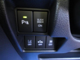 【運転席スイッチ】ハンドル左奥にあります。リヤパーキングセンサーOFFスイッチ、電動スライドドア電源スイッチ、車線逸脱警報OFFスイッチ、横滑防止装置OFFスイッチ☆