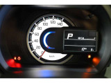 メーターです。 ◇エコドライブアシスト照明  燃費のいい運転をすると、イルミネーションがブルーからグリーンへ変化。運転状態を色で伝え、エコドライブをサポートします。