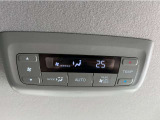 【後席用エアコン】運転席・助手席・後席の3つのゾーンそれぞれで温度設定ができます!