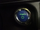 【スタート&ストップスイッチ】エンジンの始動・停止は、プッシュボタンを押して行なうタイプです。