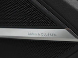Bang & Olufsen 3Dサウンドシステム(17スピーカー)でお好みのミュージックを流しながらA8の素敵なドライビングタイムをお過ごし下さい