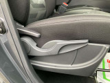 運転席の座席調節部です。リクライニング調整や座席の高さ調整ができます!