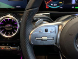 ◆クライメートコントロール(左右独立調整)◆運転席・助手席で独立して温度設定が可能。室温や外気温に応じて、設定した温度と風量を自動的に調整。後席中央にも送風口あり。