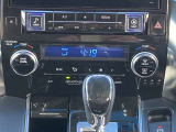 ◆エアコン◆温度の設定をしてAUTOボタンを押すだけ簡単。車内を快適な温度に保ってくれます