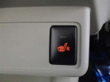 【シートヒーター】運転席シートには寒い季節に暖かく快適なシートヒーターを装備!エアコンとは異なる快適感です!