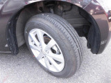タイヤの残り溝を撮影しました☆タイヤの溝もしっかり残っていますので、安心して走行可能です(^^)/