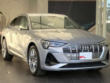 Audi e-tronha低速走行時から高速まで発揮されるスムーズな加速感、心地良く正確なステアリングフィール。これらの全てが電気自動車による静粛さとゼロエミッションで実現されます。