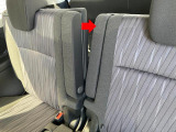 後部座席はリクライニング機能も付いています。簡単操作でシートアレンジが可能です。