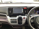 運転席から各種ボタンの操作がしやすいように設計されたデザイン。