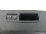 『パワーバックドア』トランクは運転席のスイッチやリモコンキーで電動開閉が可能です。両手が荷物で塞がっている時などに便利です。