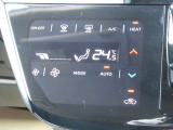 オートエアコンで車内はいつも快適 設定温度で風向きや風量を調節してくれます