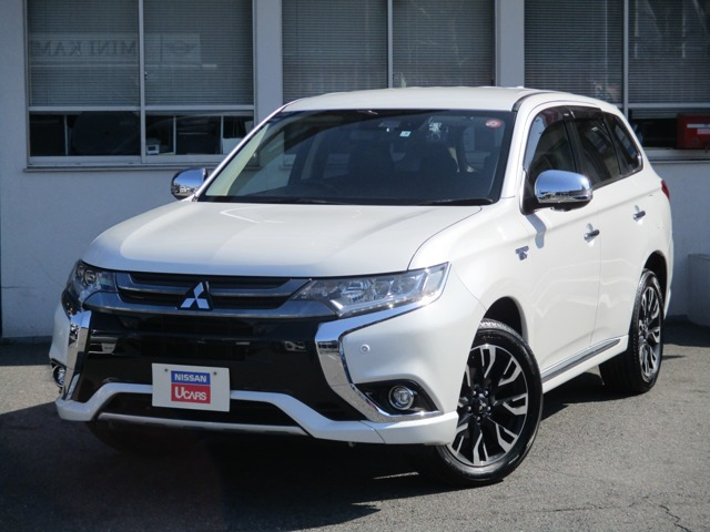 アウトランダーPHEV 2.0 G ナビパッケージ 4WD 