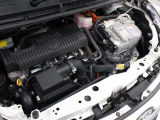 1NZ-FXE型 1.5L 直4 DOHCエンジンと2LM型 交流同期電動機のハイブリッドシステム搭載、FF駆動です。