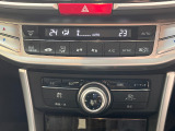 デュアルエアコンが装備されておりますので運転席・助手席でお好みの温度に設定することが出来ます!!