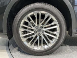 タイヤサイズ235/55R20純正アルミタイヤになります。スタッドレスタイヤもこのサイズをお求め下さい。