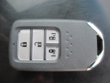 スマートキーのお写真です。鍵をお持ち頂くだけでドアの施錠開錠が可能です♪