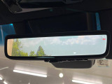 【デジタルインナーミラー】後席の大きな荷物や同乗者で後方が確認しづらい時でも安心!カメラが撮影した車両後方の映像をルームミラー内に表示。クリアな視界で状況の確認が可能です!