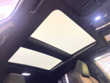 【問合せ:0749-27-4907】【調光パノラマルーフ】車内の解放感が一気に上がる大型パノラマルーフに調光機能がプラス!日差しが強い時、シェードを閉めなくてもガラスの透明度を調整することで快適