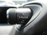 ドライブモードセレクトスイッチはドライバーがより運転に集中できるようにメーターフード横に配置。すぐれた操作性を実現してます。