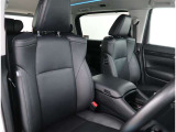 【フロントシート】ソフトレザー仕様の電動フロントシートにはシートヒーター・クーラーが付いています。