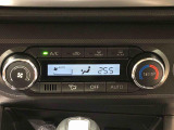 快適装備のオートエアコン♪ 温度設定をすれば、自動で車内の温度管理をしてくれる優れ物です彡