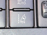 車両が車線から逸脱する可能性がある場合に、マルチインフォメーションディスプレイの表示および、警報ブザーにより注意をうながします。