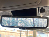 【問合せ:0749-27-4907】【デジタルインナーミラー】後席の大きな荷物や同乗者で後方が確認しづらい時でも安心!カメラが撮影した車両後方の映像をルームミラー内に表示。