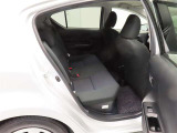 リヤシートは座面を長くし、ゆとりある着座姿勢を保ち、快適な座り心地になるように設計しています。