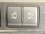 【問合せ:0749-27-4907】【両側パワースライドドア】スマートキーや運転席のスイッチで後席両側スライドドアの開閉が可能♪電動だから力を入れてドアを開ける必要が無く、小さなお子様でも簡単開閉