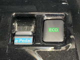 【e-Pedal】アクセルペダルだけで加速、減速、停止までができるので足の踏み変えなく運転できますエコモードを選択すると、加速がマイルドになり電費の向上に役立ちます。