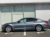 BMW Premium Selection 1年間走行距離無制限保証、安心もBMWクオリティ。BMWメカニックによる360度チェックの納車前点検。交換基準に達した部品があれば、BMW純正部品だけを使用し整備した後にお引渡しします。