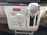 オートエアコンですので車が自動で快適室温にしてくれます。