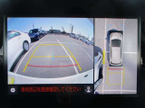 パノラミックビューモニター♪車両の前後左右に搭載した4つのカメラの映像を合成し、車を真上から見ているような映像を表示♪