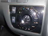 温度を設定するだけで車内を快適にしてくれるオートエアコン付き。リヤクーラーやリヤヒーターも付いております!