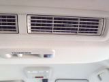 天井に車内の空気を循環させるサーキュレーターを装備。