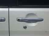 ●スマートキーの他にドアハンドルでの施錠・解錠が可能●運転席側だけでなく助手席側にもあります