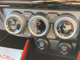 【オートエアコン】設定した車内温度を保ち、風量、風向を自動調整!便利なオートエアコン付!