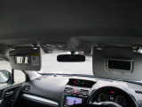 運転席、助手席サンバイザーにはそれぞれバニティミラーが付いております。