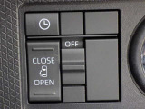 スライドドアを自動で開閉できるボタン。降車時に「時計」のスイッチを押しておけば乗車時にキーを持って近づくだけでオープンします!