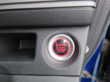 スマートキーなので鍵をカバンやポケットに入れたままでもドアの開閉やエンジンスタートが可能です!