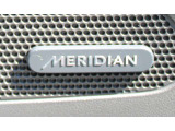 英国のプレミアムオーディオブランド【MERIDIAN】サウンドシステムを搭載。すべての乗員の耳元に届く、コンサートホールのように臨場感溢れる音響空間を実現いたします。