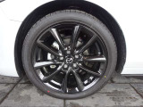 足元は純正サイズ215/45R18 タイヤはTOYO PROXES R51A  2023年製  ホイールは18インチ純正アルミホイール。ブラックメタリック塗装です。