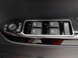 パワーウィンドゥ 運転席ドアスイッチ照明付です。電動格納ミラーも手元でワンモーションで可能です。