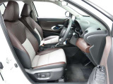 運転席には電動シートを装備しており、微調整も簡単操作できます。