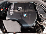 【BMWエンジン】革新的なガソリン・エンジン・テクノロジーによる高性能かつ高効率。レスポンスの良いパワーを発揮。常にスムーズな吸気を実現しアクセル開度にダイレクトに反応しドライビングを楽しく演出。